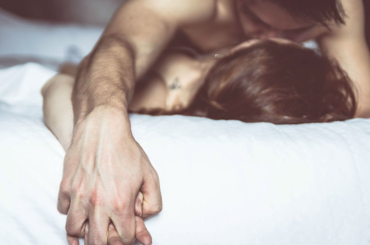 7 frases que puedes decirle cuando descubres que es malo en la cama