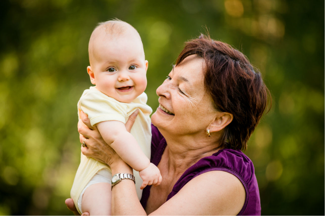 País Que Le Paga A Las Abuelas Por Cuidar A Sus Nietos