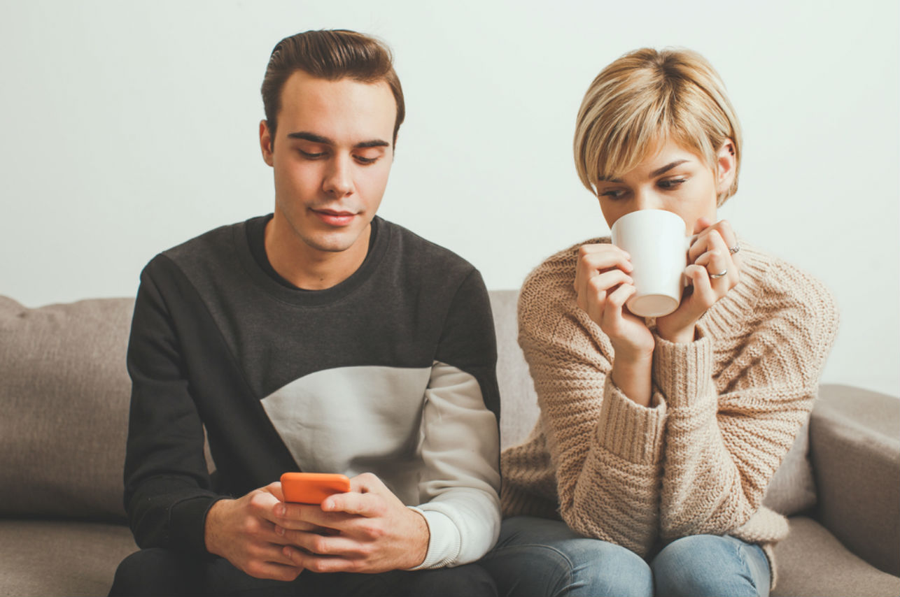 5 señales de que debes desconfiar de tu pareja