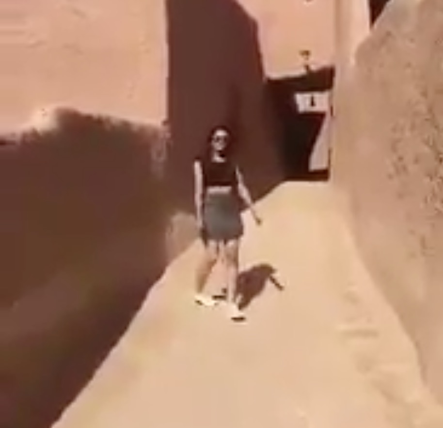 En Arabia Saudita, esta mujer fue arrestada por usar una falda y un top