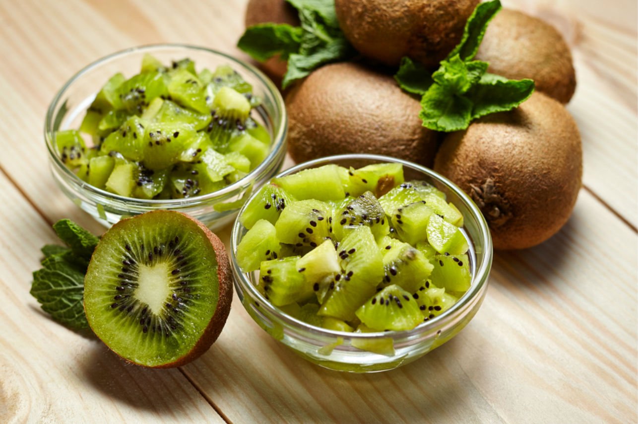 Kiwi fruta beneficios saludable HeyHeyHello 