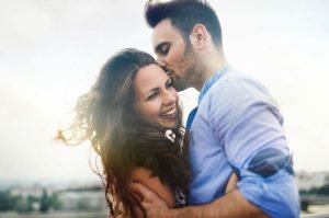 características-en pareja-relación -salvadora-amor de tu vida-ganar sana cosas básicas te enamora el corazón de tu pareja ganarte su corazón sientes amor está enamorado cambie abrazo