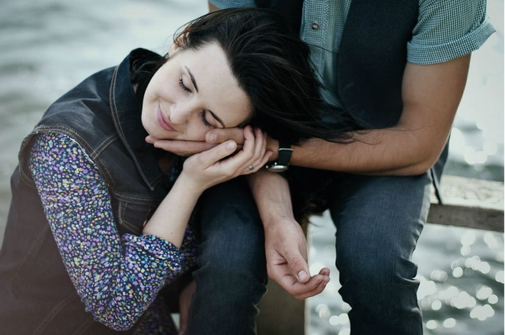 pareja-relacion-amor-restan-amar-mucho-valor-te-esfuerzas-demasiado-el mismo amor mujer atractiva