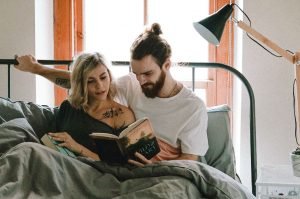 convivir-pareja-casa-lista-vivir-coronavirus mujer pareja vivir contigo