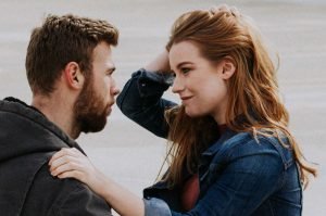tickling-tickle-excusas-vendiendo-cosquillas-amor mitos necesidades decepción