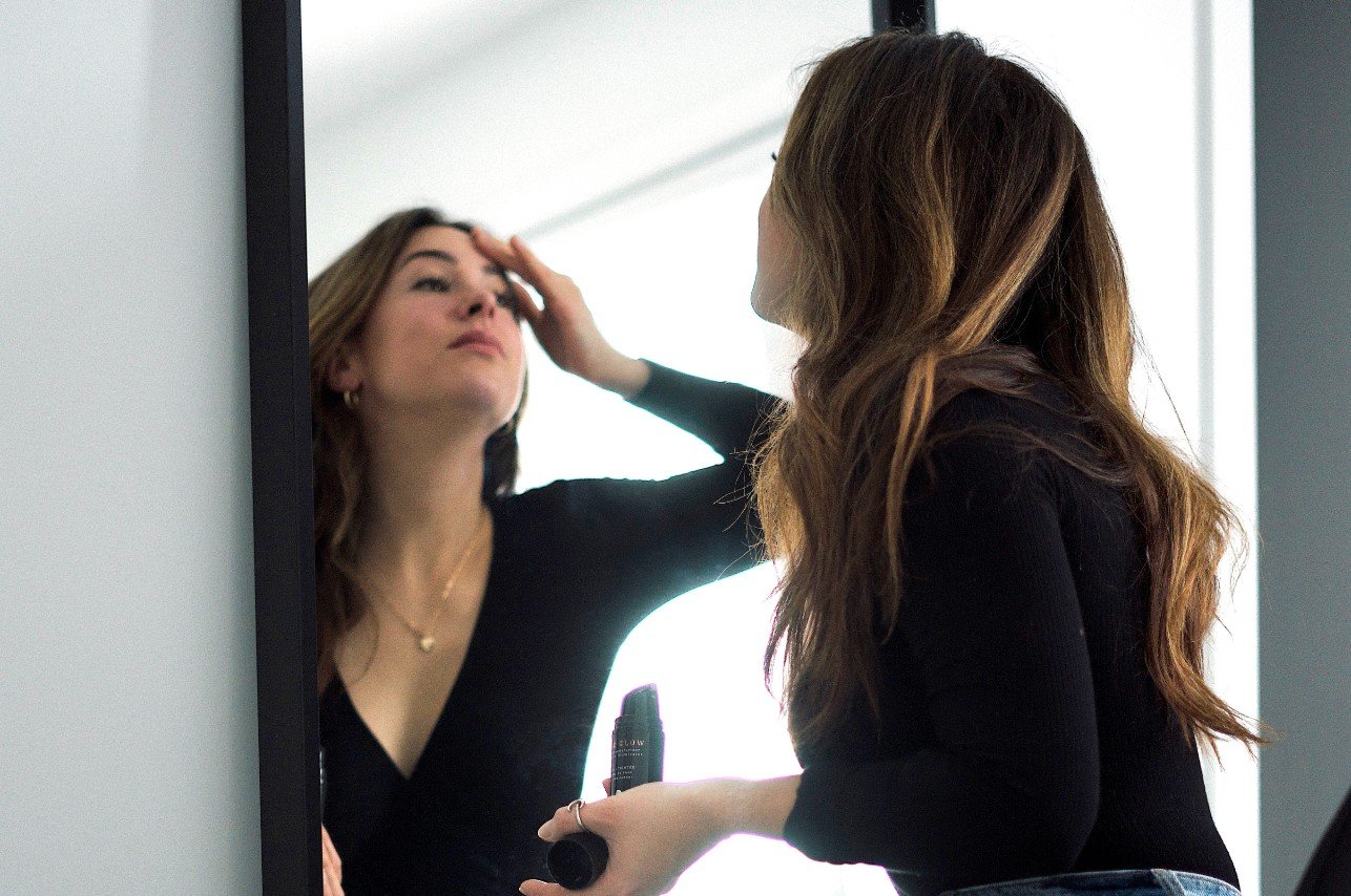 Tips para reparar tu cabello si te lo planchas demasiado