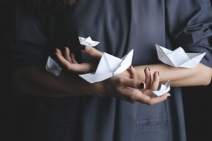 conformarte-relacion-pareja-barcos-papel