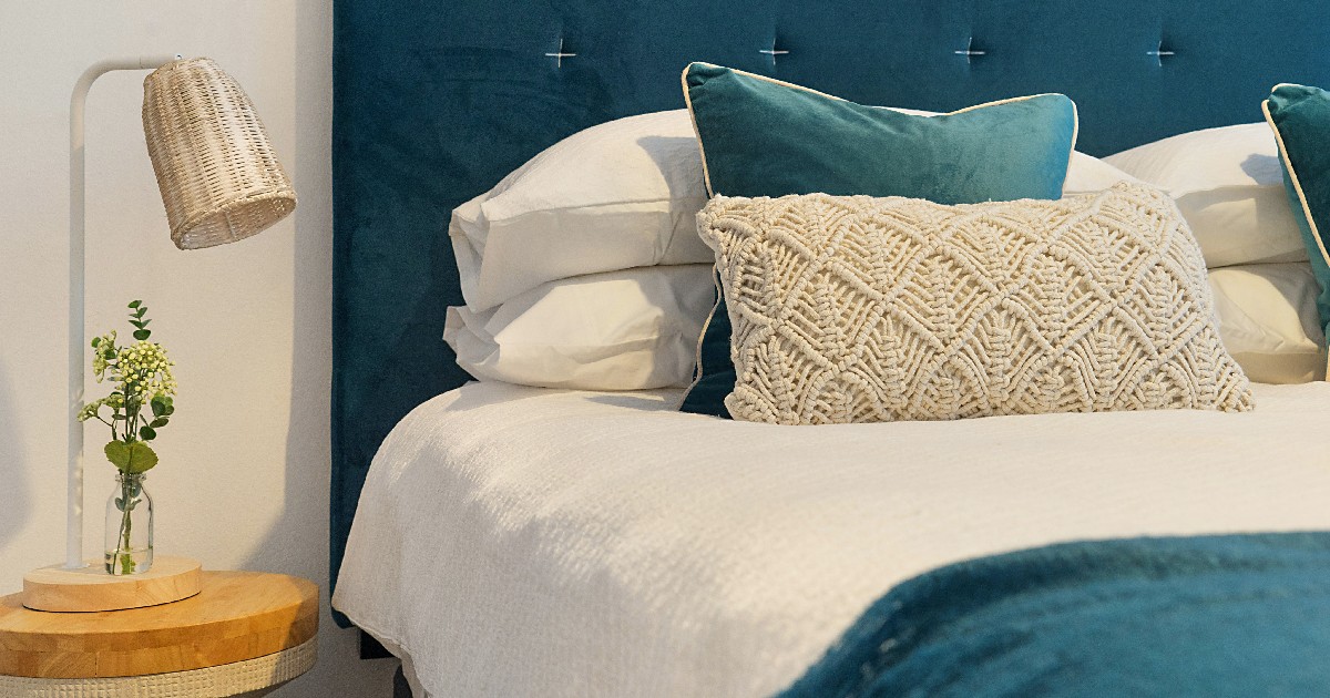 Desinfecta tu cama con esta solución hecha en casa (también olerá rico)