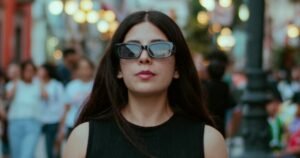 mujer-insegura-elegida-inseguridad- quiero-poner límites-conductas-autoestima-lentes-ser como tú-impiden-crisis de los 30