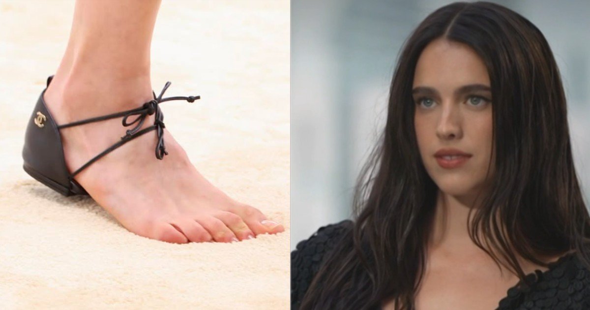¿Qué opinas? Margaret Qualley usa sandalias sin suela en Alfombra Roja